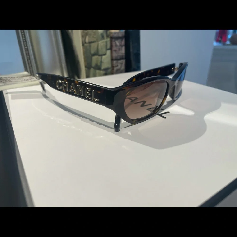 CHANEL LIMITED EDITION A71280 rectangle sunglasses